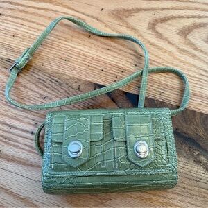 Chic Green Crossbody Bag with Textured Design